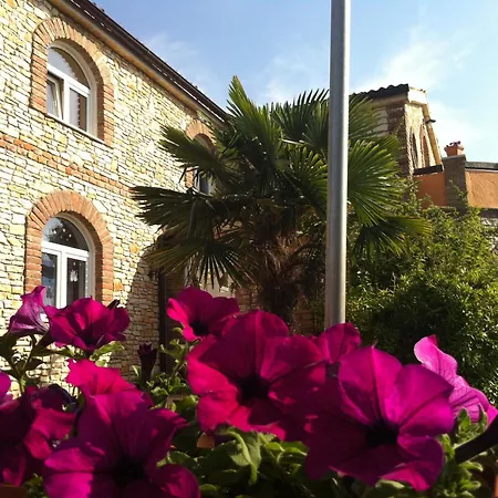 Villa Lucija With Pool And Tennis Court Near
