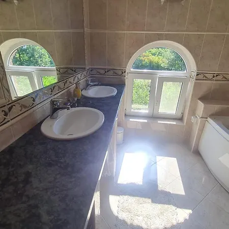 Vila Lucija With Pool And Tennis Court Near